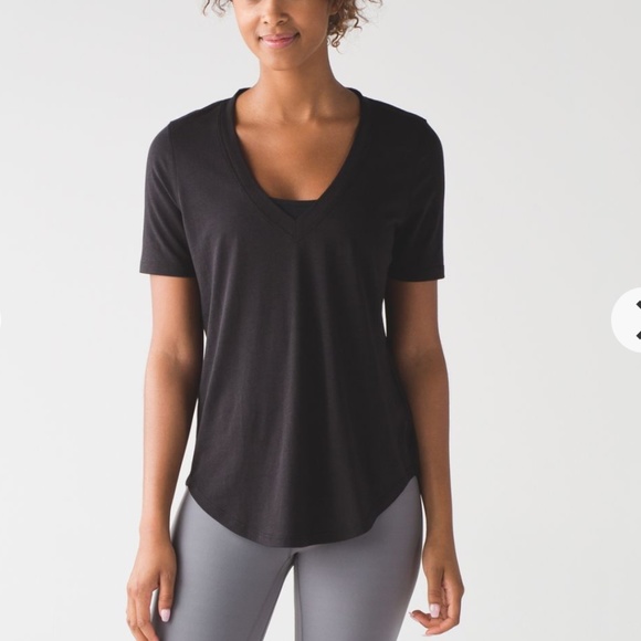LuLulemon Little Bit of Love 111 Tee sz  2 in black - Picture 1 of 5
